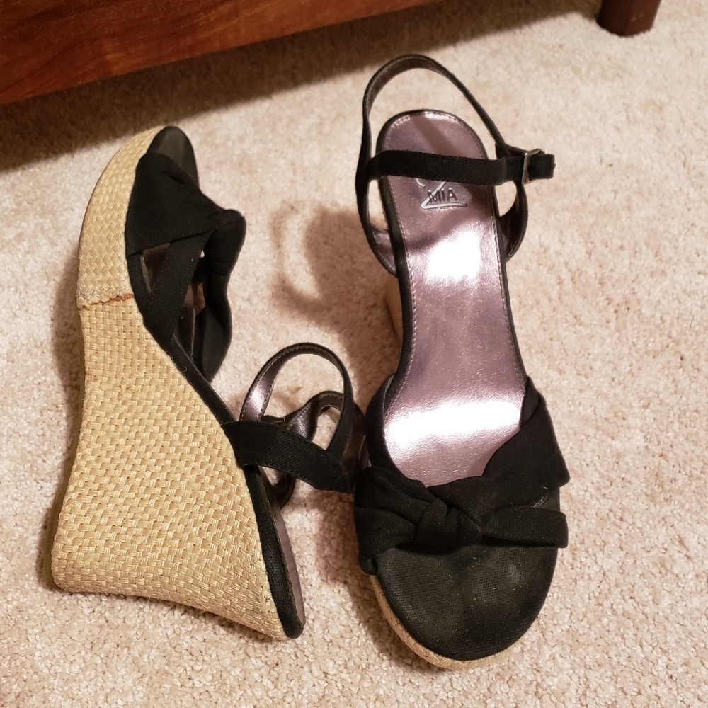 Nude wedges with black straps!